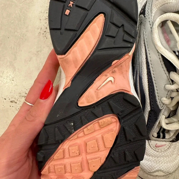 Nike Girl’s Pink Althetic Tennis Shoes - Picture 6 of 9